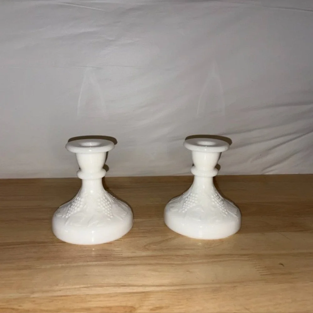 L.E. Smith Vintage Milk Glass Candlestick Holders Grapevine Harvest White Pair